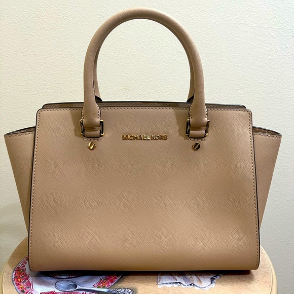 Michael Kors Medium Selma Satchel - Picture 1 of 7